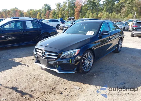 2015 Mercedes-Benz C 300 Sport 4Matic z USA, uszkodzony, nr VIN 55SWF4KB4FU007069